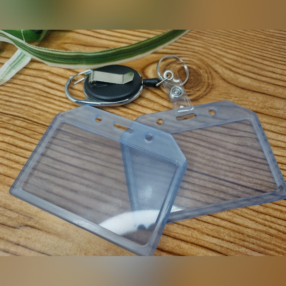 2 Piece Badge Holder With Retractable Clip